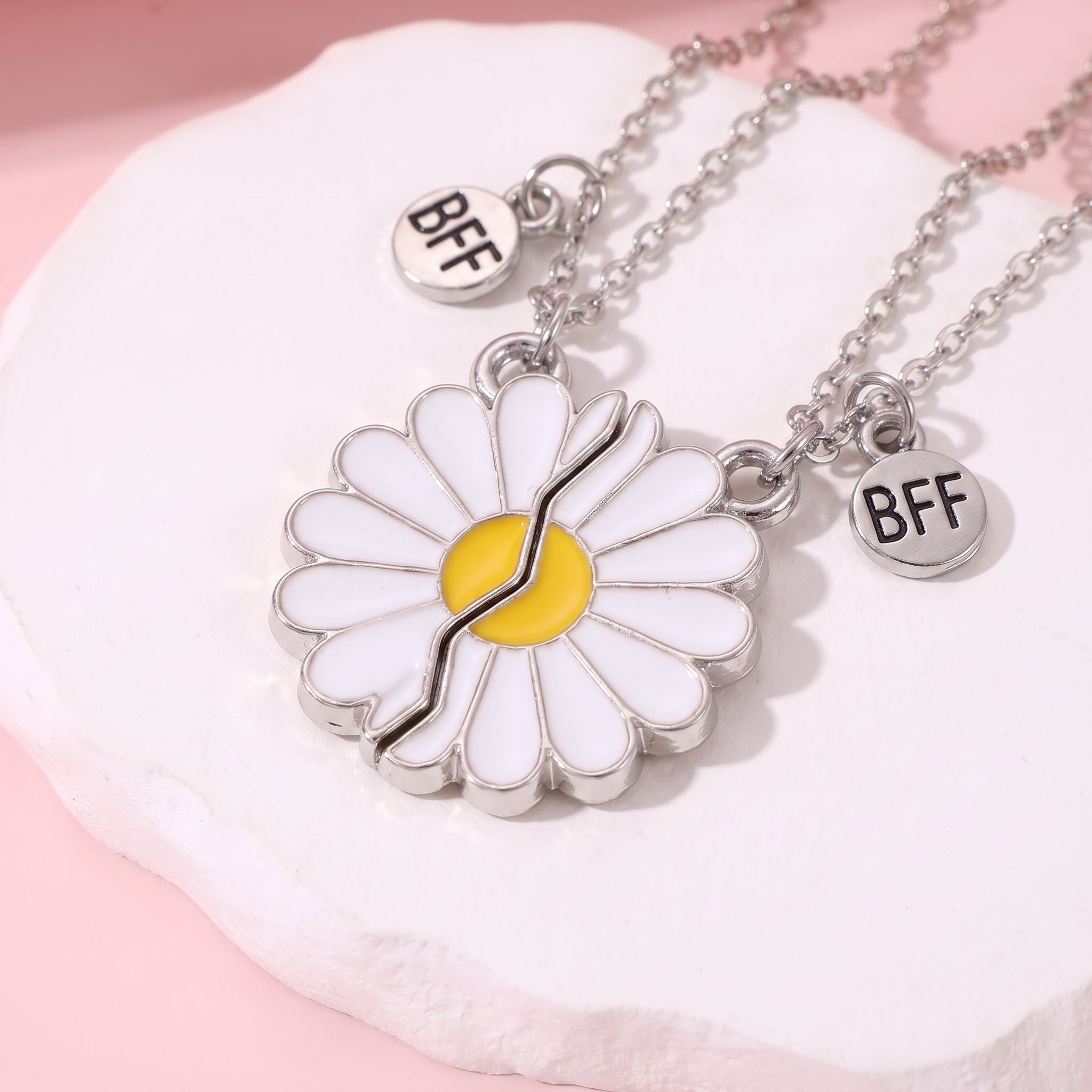 Two Bestie Daisy BFF Best Friend Necklaces🌼💛